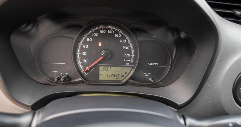 Toyota Yaris cena 32500 przebieg: 114400, rok produkcji 2015 z Sieradz małe 92